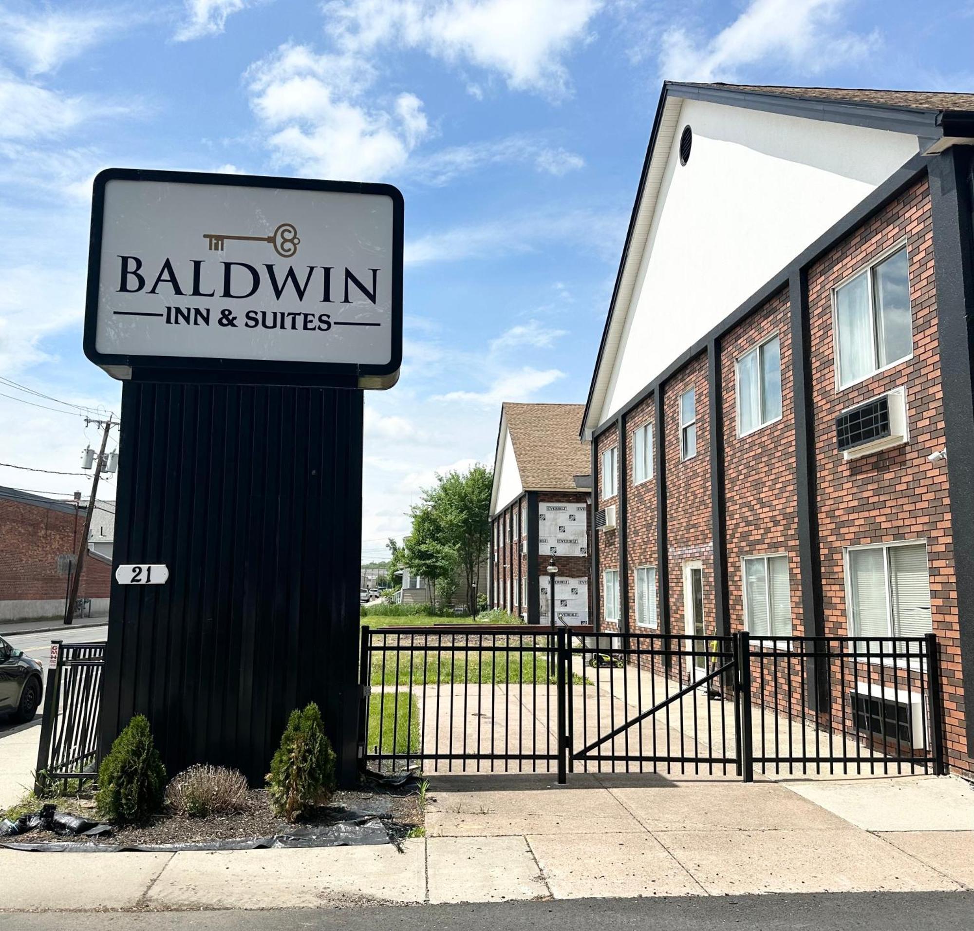 Baldwin Inn And Suites West Springfield Exterior photo